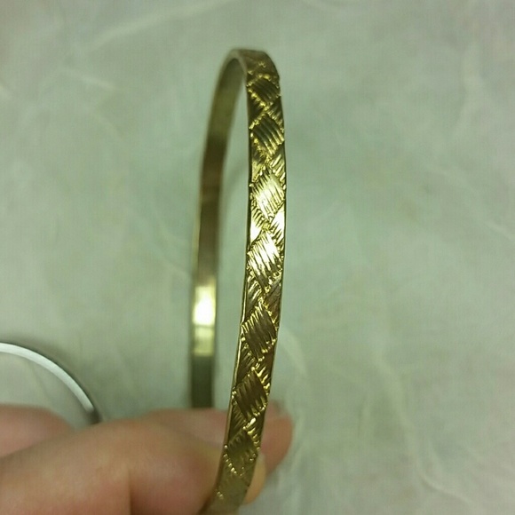 2 bangle bracelets 1 silver 1 gold tone - Picture 2 of 7